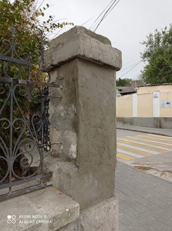 Неизвестные повредили ограду территории храма Сурб Саркис photo_2023-11-12_18-35-21
