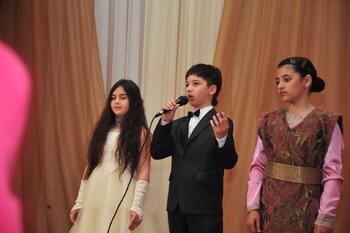 День материнства и красоты отметили в Армянской школе концертом SAN_4420