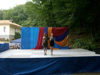 Праздник Вардавар 2010 армяне Крыма  отметили  в монастыре Сурб Хач IMGP0998