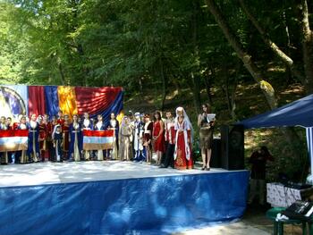 Праздник Вардавар 2010 армяне Крыма  отметили  в монастыре Сурб Хач IMGP1068