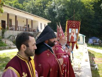 Праздник Вардавар 2010 армяне Крыма  отметили  в монастыре Сурб Хач IMGP1121