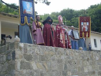 Праздник Вардавар 2010 армяне Крыма  отметили  в монастыре Сурб Хач IMGP1127