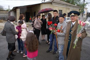 Церемония возложение цветов воинам ВОВ на староармянском кладбище DSC01699