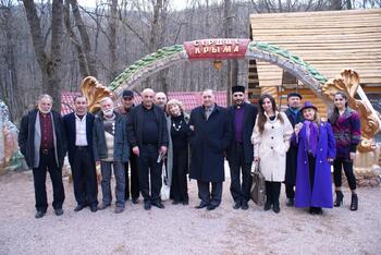 Выставка крымских армянских художников состоялась в Алуште DSC00479