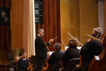 Концерт для скрипки с оркестром памяти Арама Хачатуряна  в Симферополе DSC09525